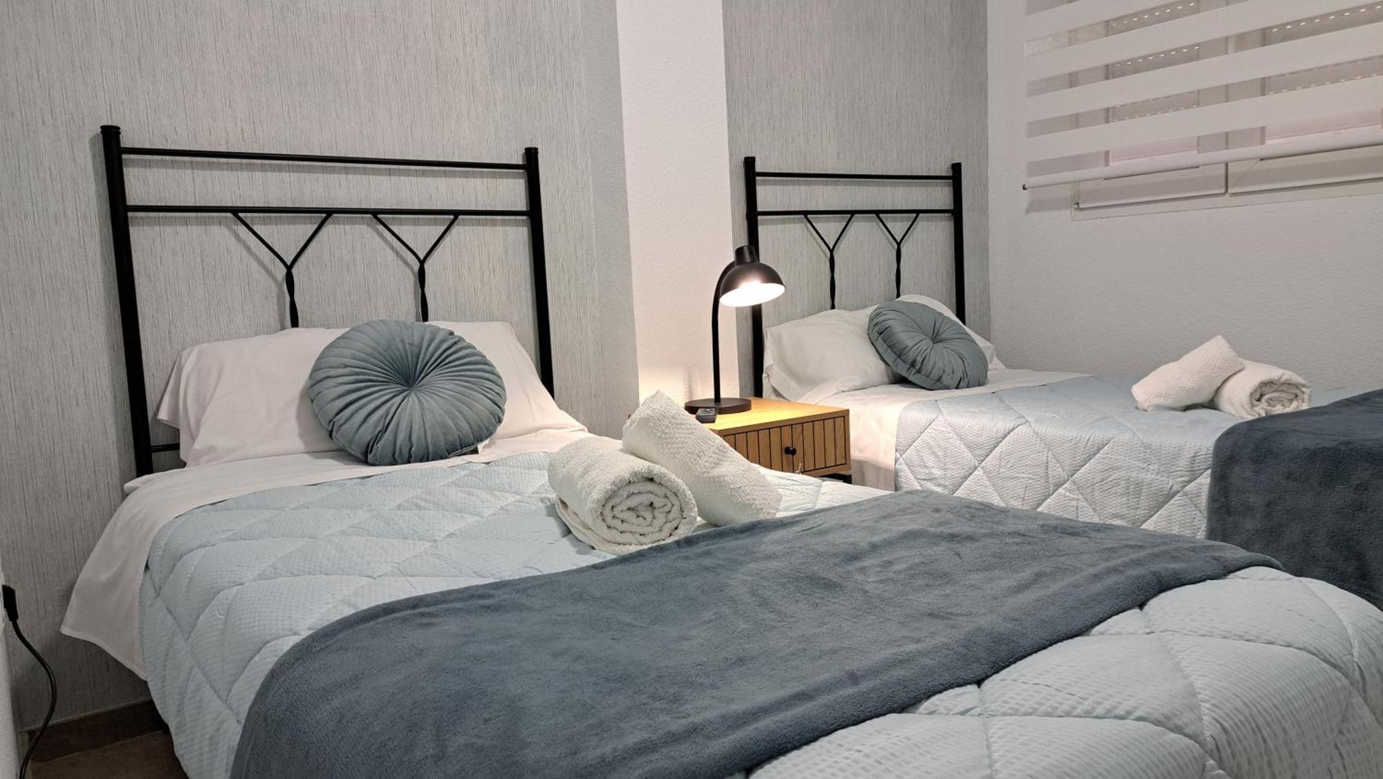 Apartamentos Maria Cristina Con Parking Gratis Córdova Quarto foto